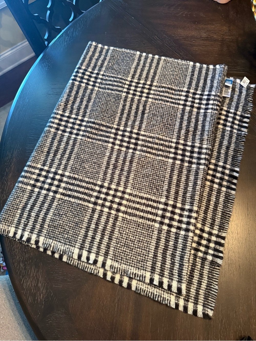 Old Navy Blanket Scarf black white plaid glen and wide variation NWT
